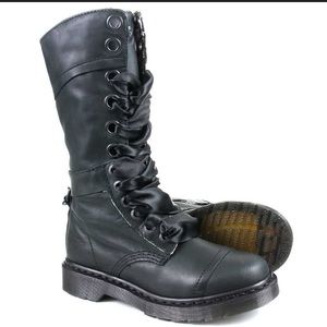 Dr Marten’s 12-hole Triumph 1914 boots - black floral